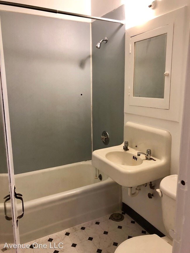 Building Photo - 4225 Brooklyn Ave NE