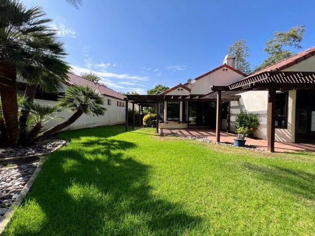 Building Photo - Breathtaking 3 Bed / 2.5 Bath Single Story...