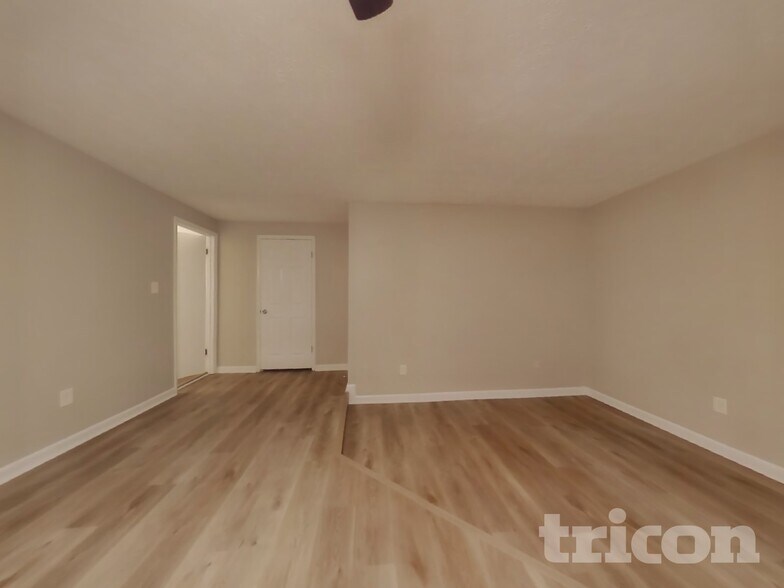 Building Photo - 1527 Flat Rock Rd