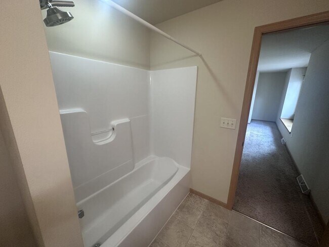 Building Photo - 2519 Parkfield Dr