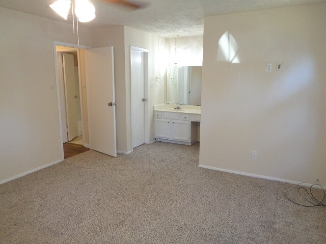 Building Photo - 8403 Windell Ln