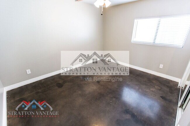 Building Photo - 4821 N 92nd Ln