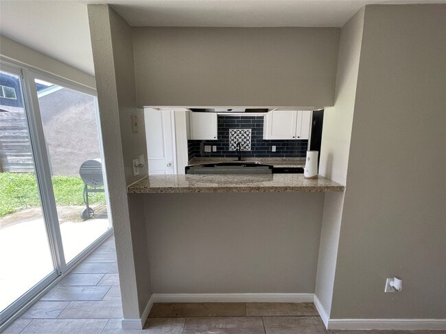 Building Photo - 10315 Sommerville Ave