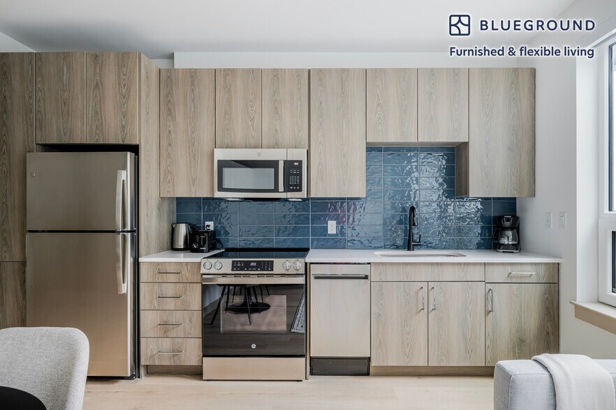Building Photo - 646 Ocean Ave