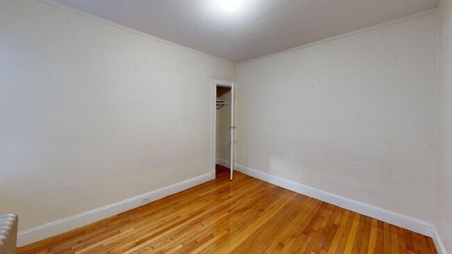 Building Photo - 9/1 No Fee! Split-style 2BR near Kenmore, BU, Northeastern, Longwood!