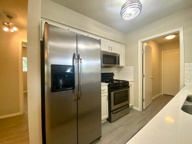 Building Photo - Brookside