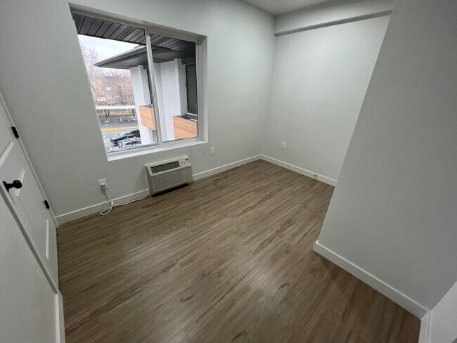 Building Photo - 404 E 5600 S