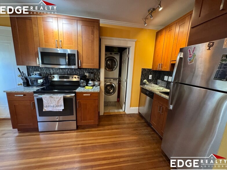 Building Photo - 131 Summer St