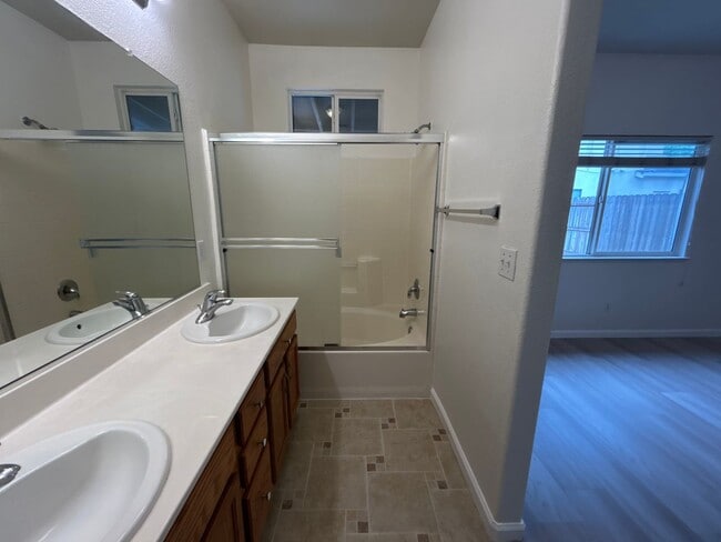 Building Photo - 2541 Carnival Dr
