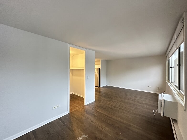 Building Photo - 1350 N Dearborn St