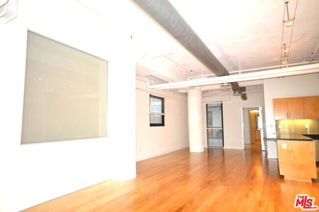 Building Photo - 1100 S Grand Ave