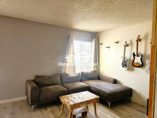 Building Photo - 6020 Carmen Blvd