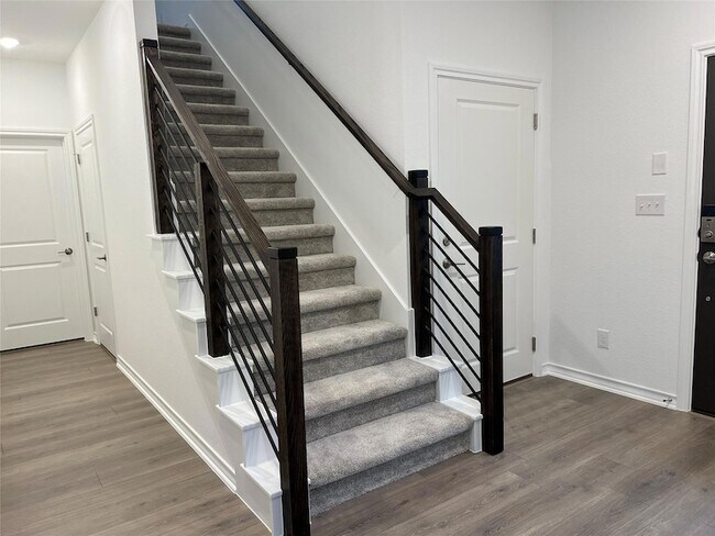 Building Photo - 497 Papaya Dr