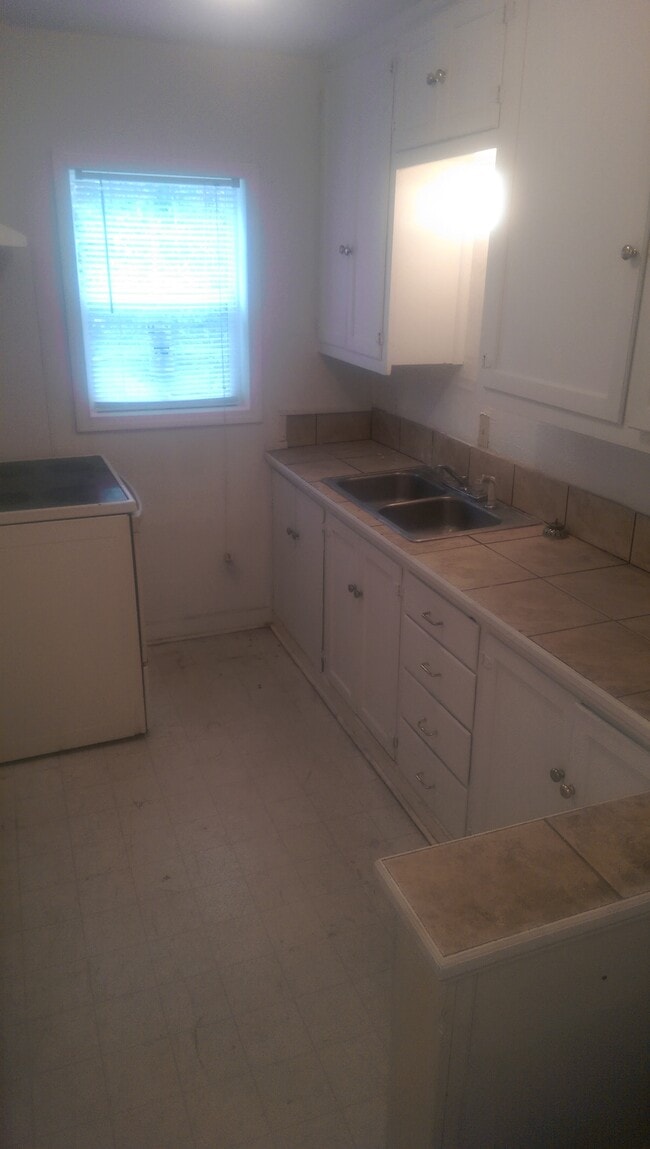 Building Photo - 57 Corban Ave SW