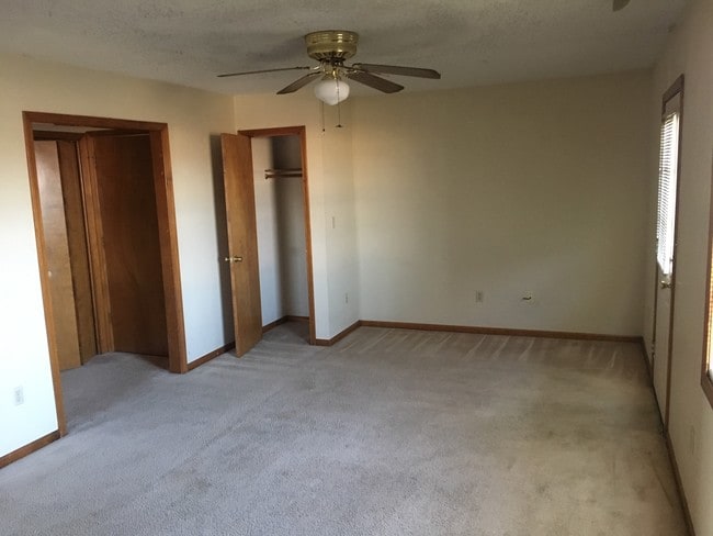 Building Photo - 513 Cantebury Dr