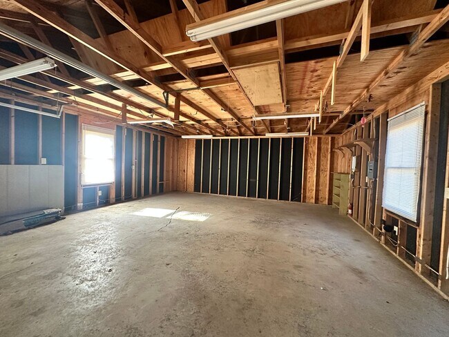 Building Photo - Adorable 3-Bedroom Home in the Heart of Cary with an Amazing Outdoor Space + Fenced Backyard!