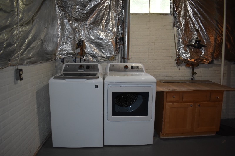 Building Photo - 7001 Roslyn Ave