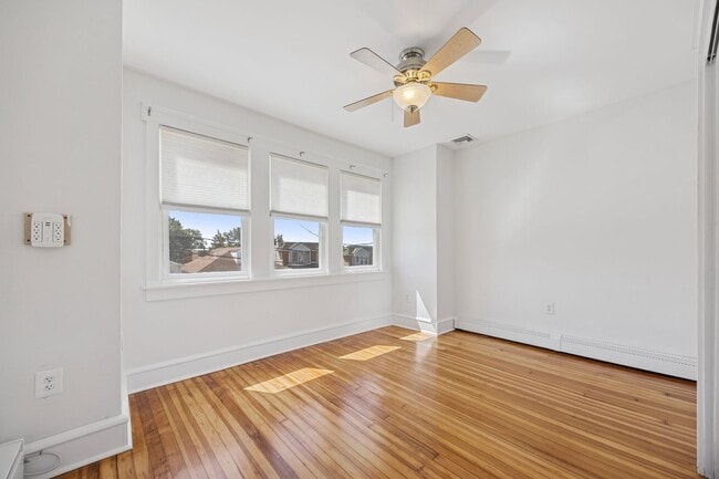 Building Photo - Charming 3-Bed Twin Home in the Heart of C...