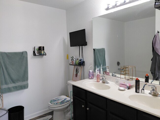 Building Photo - 836 Chariot Way