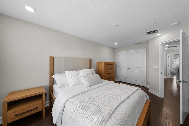 Building Photo - 5351 Bridge St