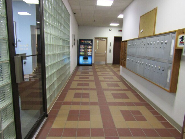 Building Photo - Fairmount East II - 2 Bedroom 2 Bath Middl...