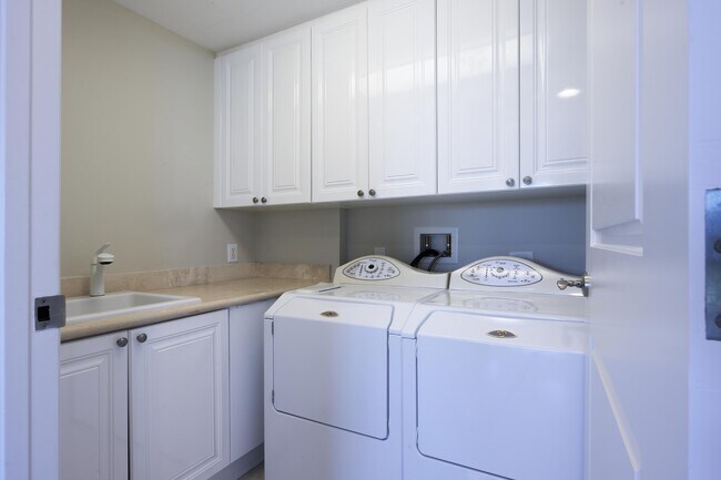 Building Photo - 2700 N Ocean Dr