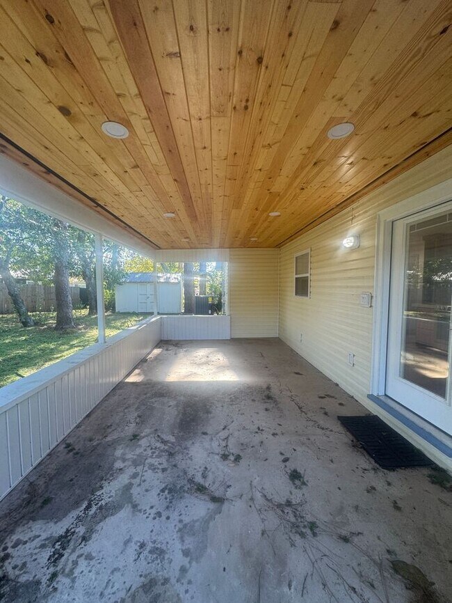 Building Photo - Beautiful 4BR 2BA Home w/ Water Views in St. Augustine Florida!