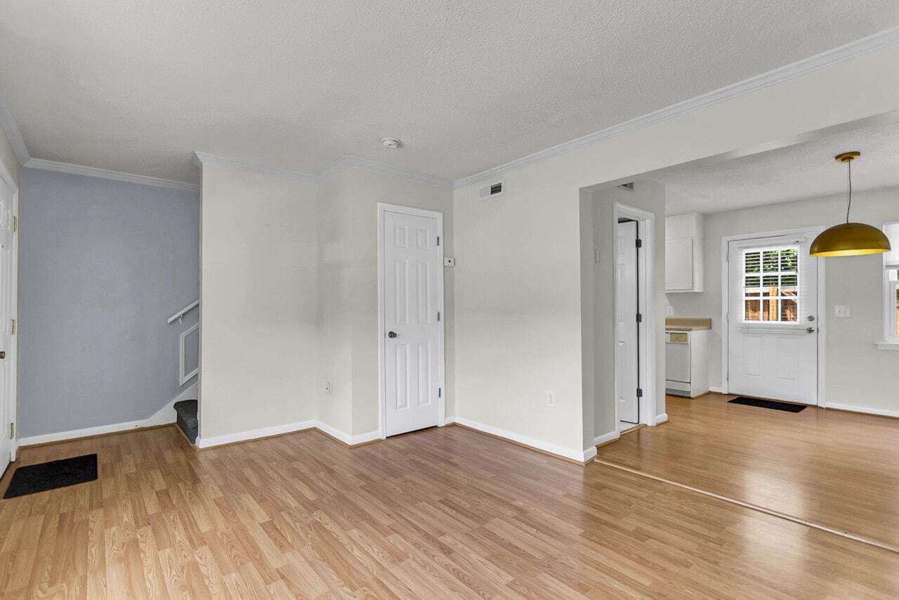 Building Photo - 415 Parkdale Dr
