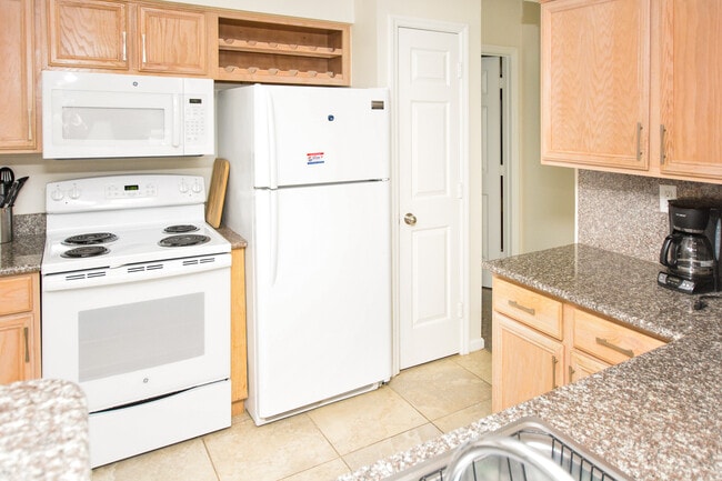 Building Photo - Furnished James Island Condo