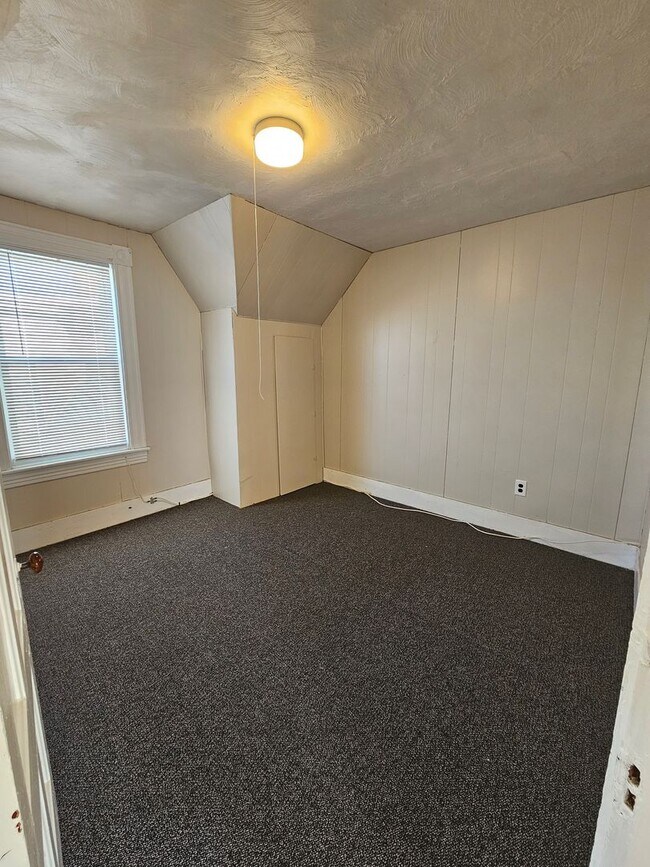 Building Photo - 495 Rimmon St