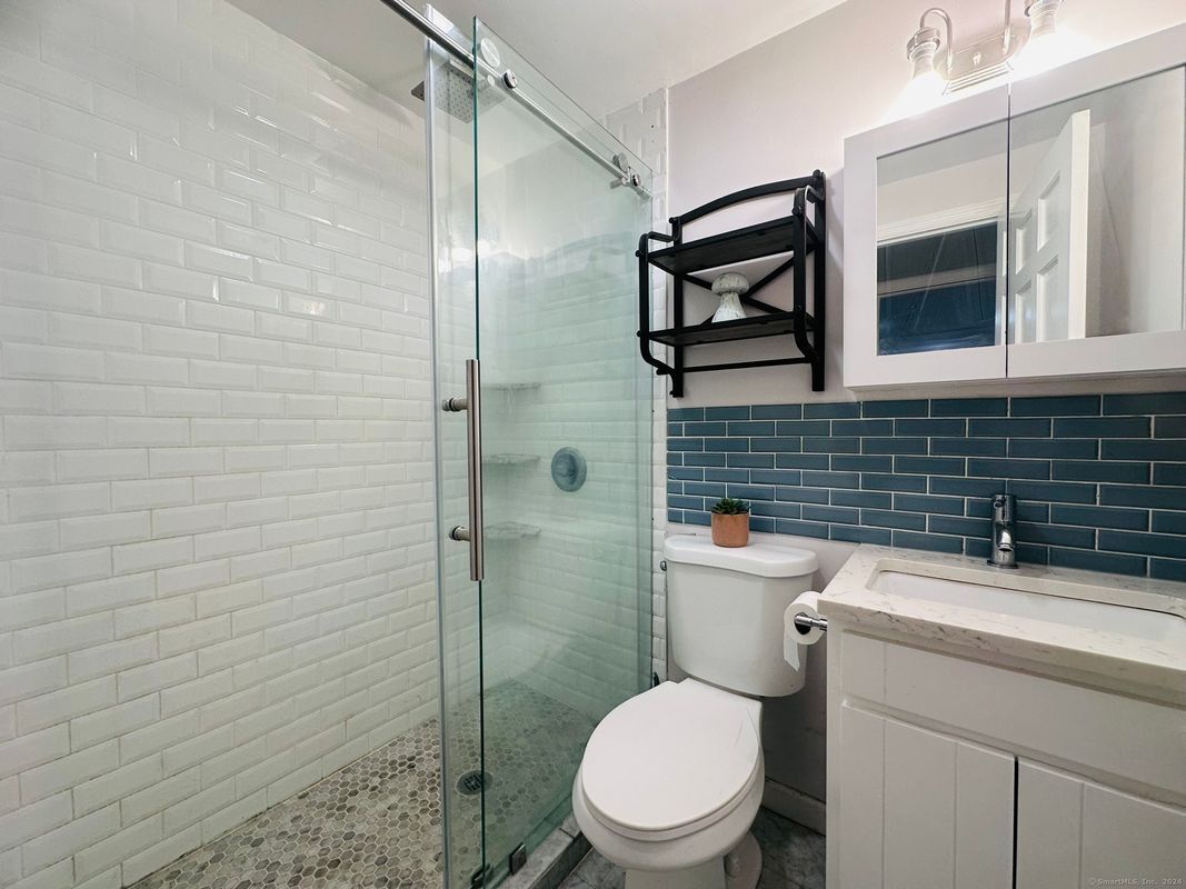 Building Photo - 37 Weed St