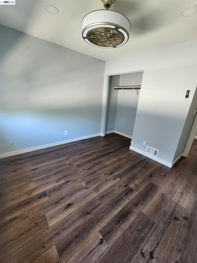 Building Photo - 4985 N Holt Ave