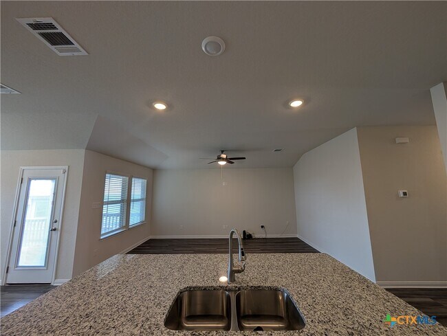 Building Photo - 3069 Charyn Wy