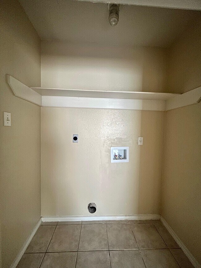 Building Photo - 203 Martingale