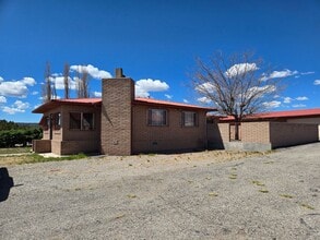 Building Photo - Spacious 3- Bedroom 3-Bathroom in Thoreau