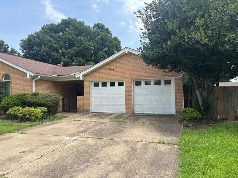Building Photo - 3132 Rosebay Ln