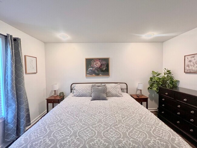 Building Photo - 707 Bagwell Ct