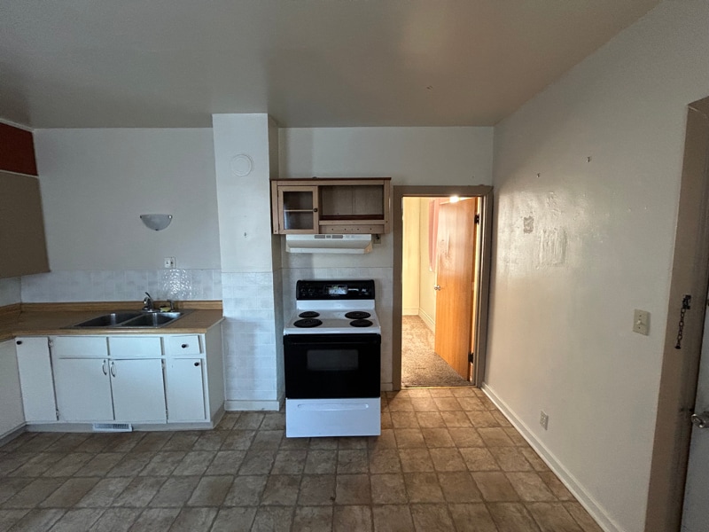 Building Photo - 1897 E Newberry St