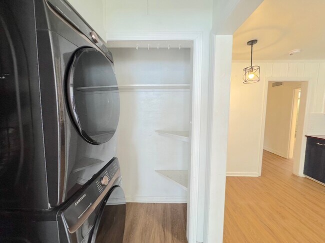 Building Photo - 1406 E 51st St