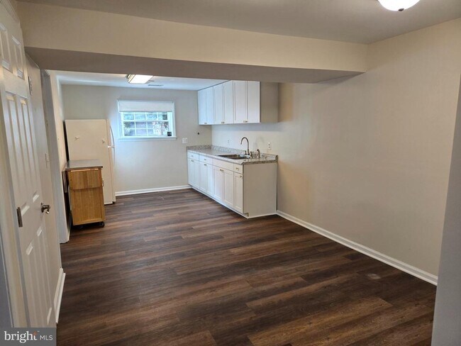 Building Photo - 341 S 26th St