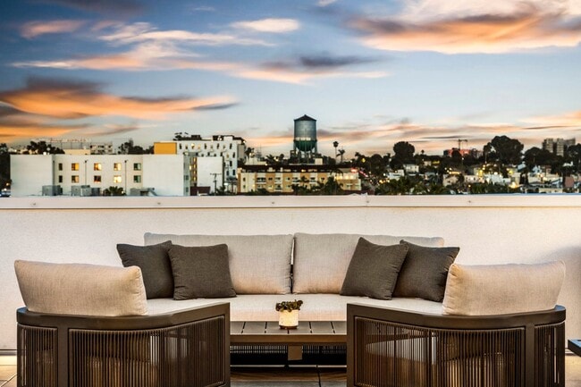 Primary Photo - Georgia Modern