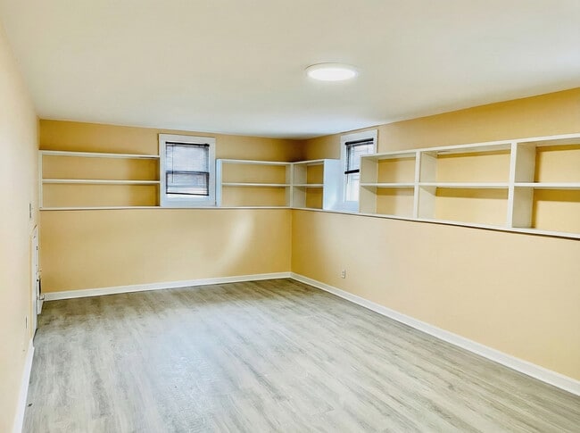 Building Photo - 65 Barbara Ln