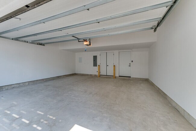Building Photo - 1165 S Eldridge Ln