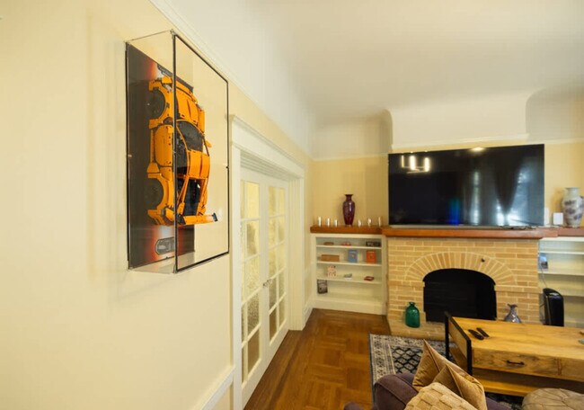 Building Photo - 1107 Broadway-SI ID1309749P