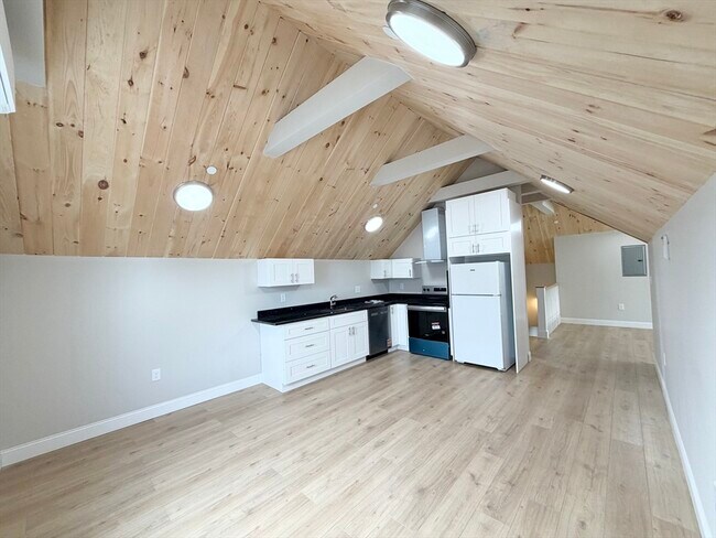 Building Photo - 3 1/2 Buffum St