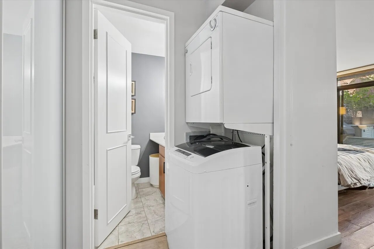 Building Photo - 2600 N Hampden Ct