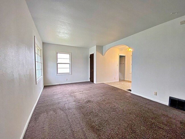 Building Photo - Great 2 bedroom ranch $795