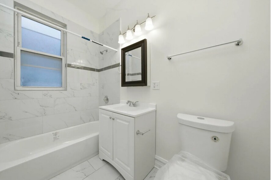 Building Photo - 7442 S Langley Ave