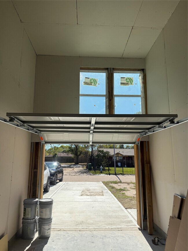 Building Photo - 5519 Osprey Dr