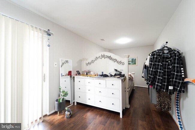 Building Photo - 4541 Ravensworth Rd